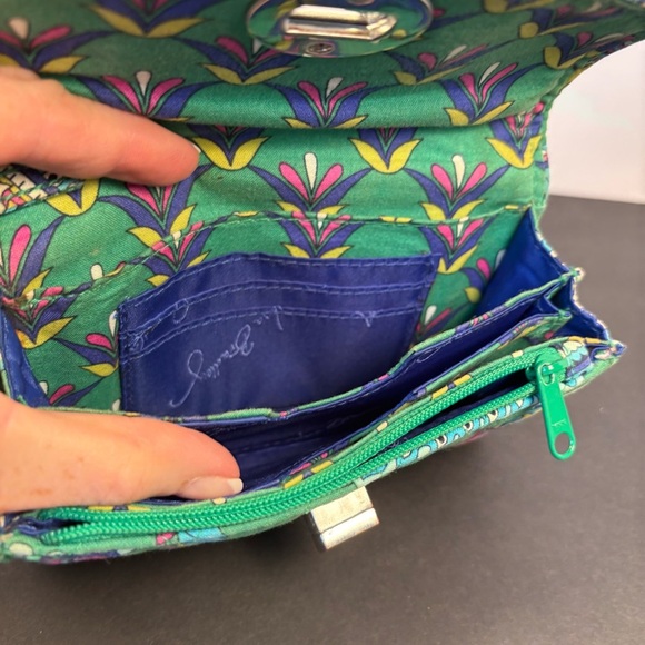 Vera Bradley Turnlock Wristlet Wallet Green Paisley Floral Quilted Cotton - Picture 5 of 6